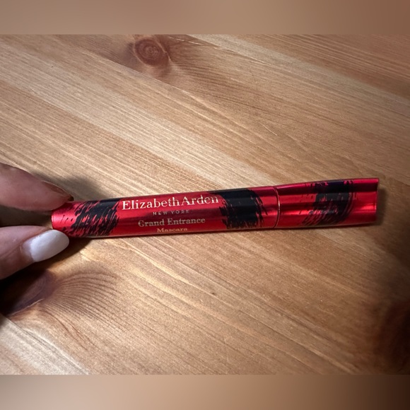 Mascara - Picture 2 of 2